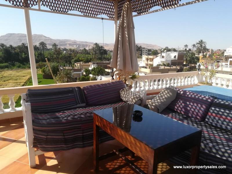 WB011123S Spacious apartment building with roof terraces and swimming pool in Luxor