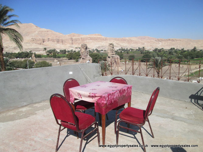 WB1321S Apartment building with 3 floors opposite Colossi of Memnon for sale or rent