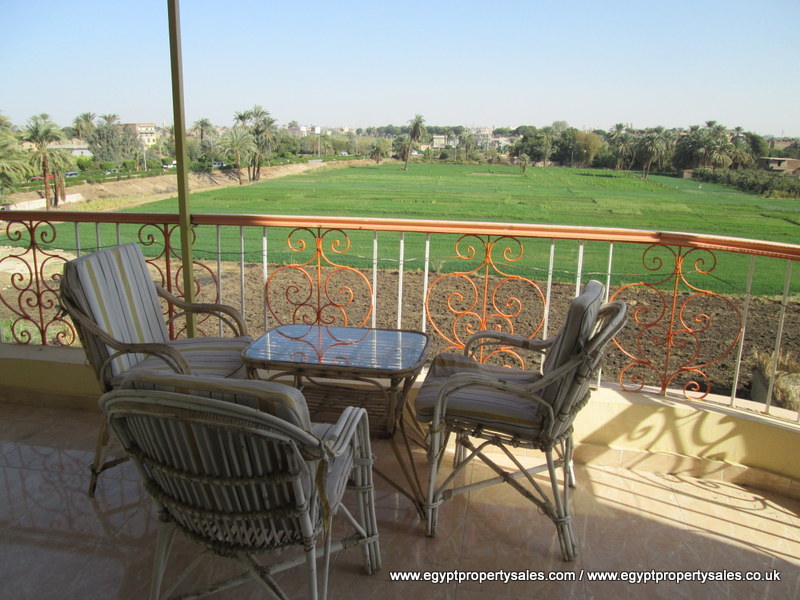 WB1213R First floor two bedrooms apartment with shared swimming pool in Luxor
