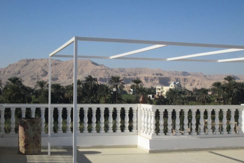 WB1936R Apartment building includes a swimming pool in Luxor for rent with Nile views