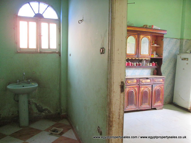 WB0123S Three storey apartment building for sale in Djorf Luxor