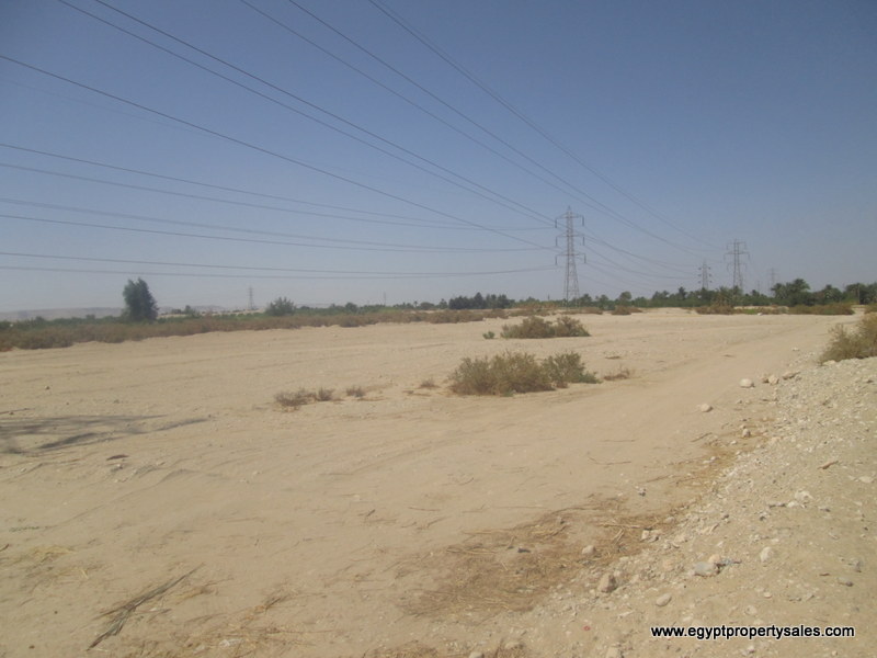 LAN2107S Land for sale in Luxor valid for all investments with Mountain View (Land of Goodness)