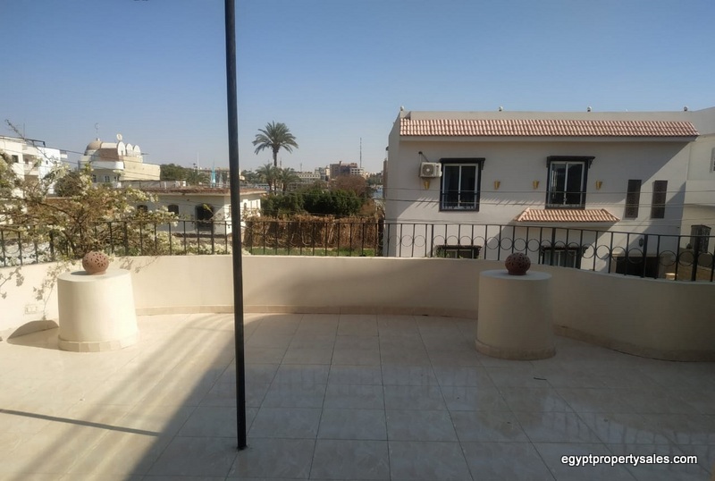First floor apartment with garden and shared roof terrace in Luxor