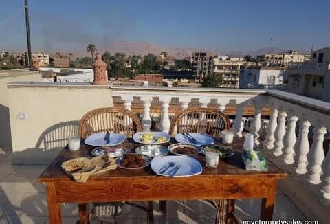 Stylish 2-Bedroom Ground Floor Apartment for Rent in Ramla, West Bank Luxor – Near Ferry & Amenities