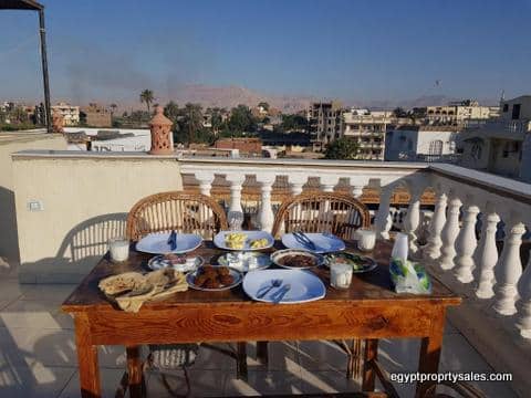 Stylish 2-Bedroom Ground Floor Apartment for Rent in Ramla, West Bank Luxor – Near Ferry & Amenities